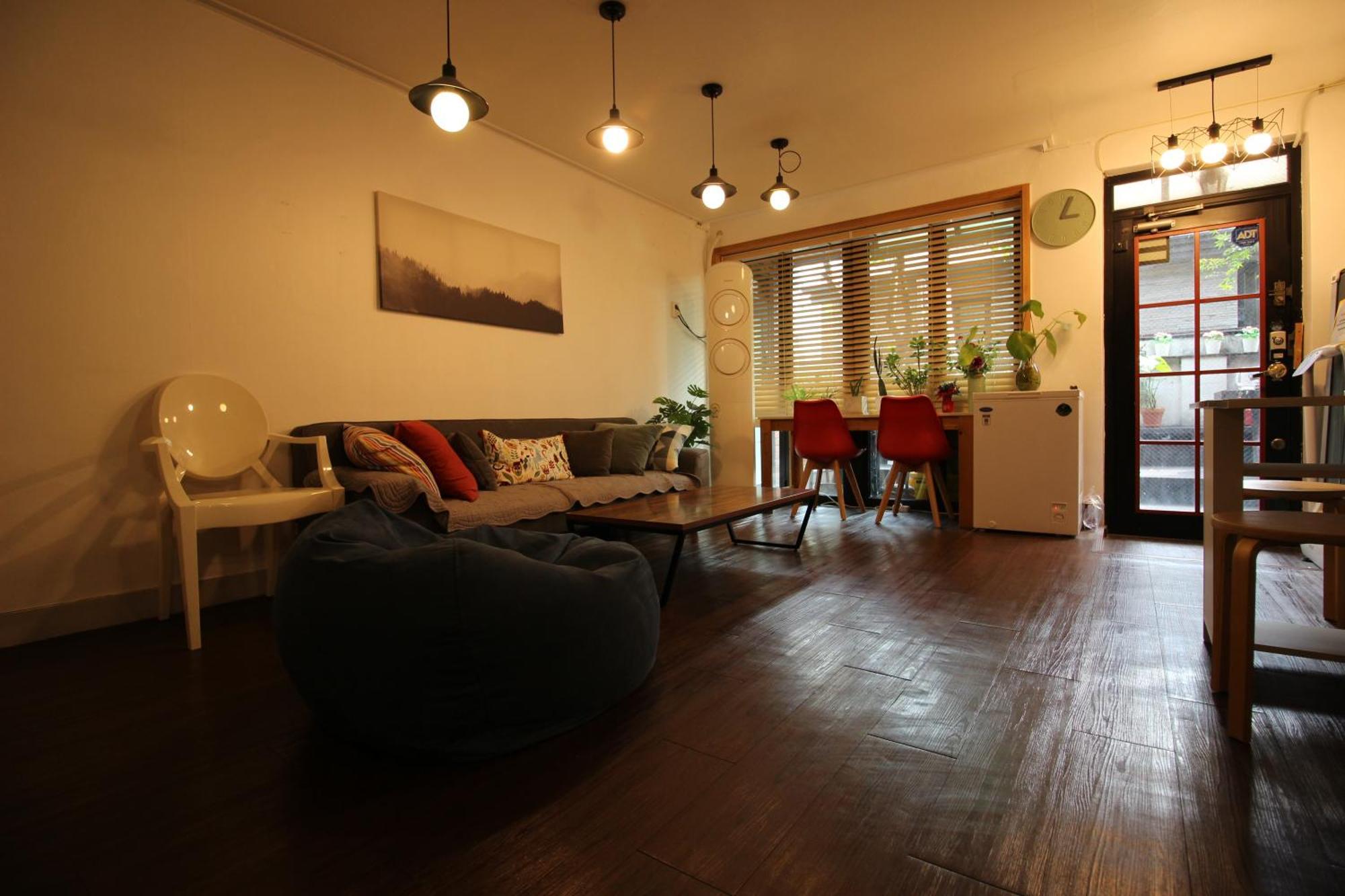 Bunk Guesthouse Hongdae Сеул Экстерьер фото