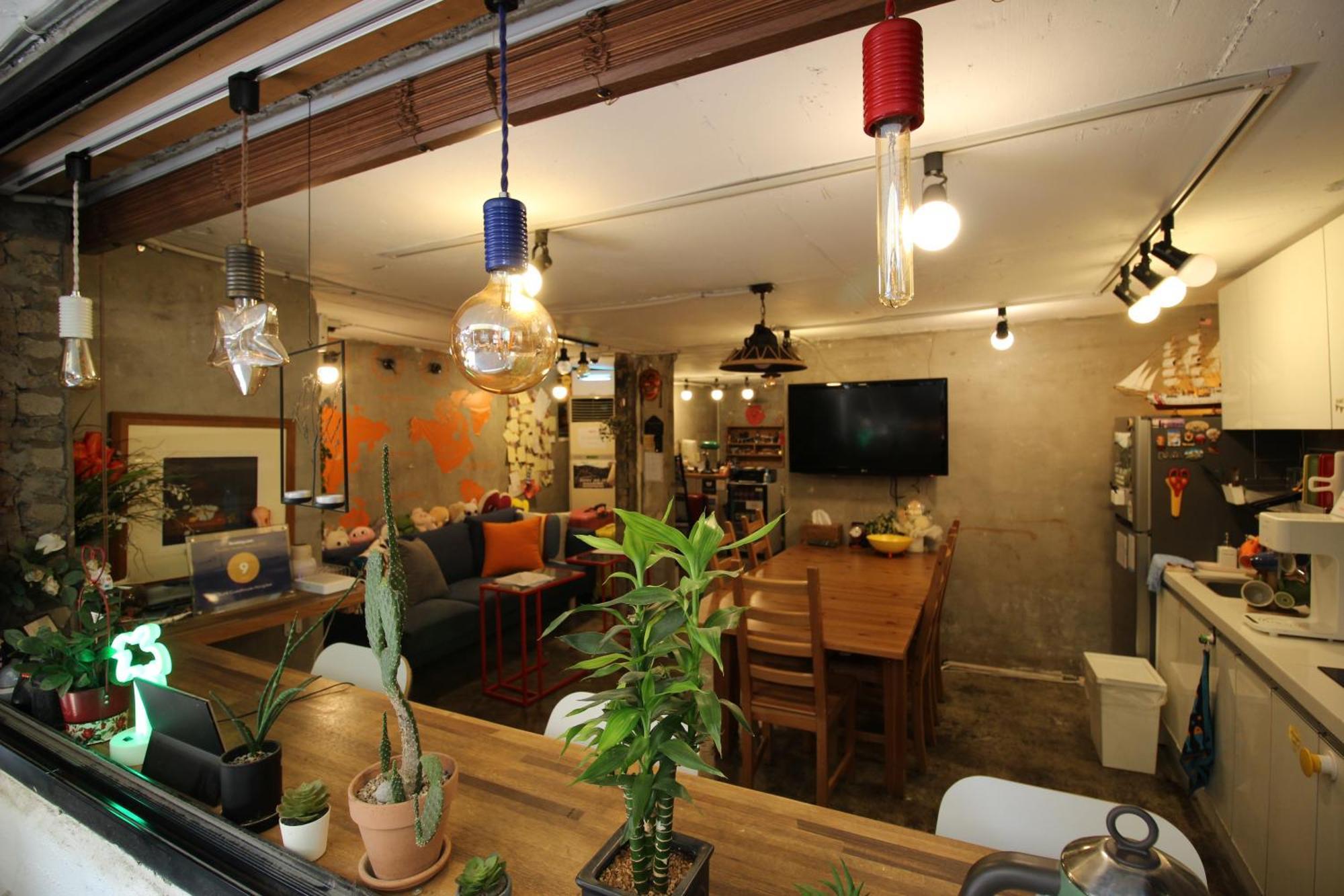Bunk Guesthouse Hongdae Сеул Экстерьер фото