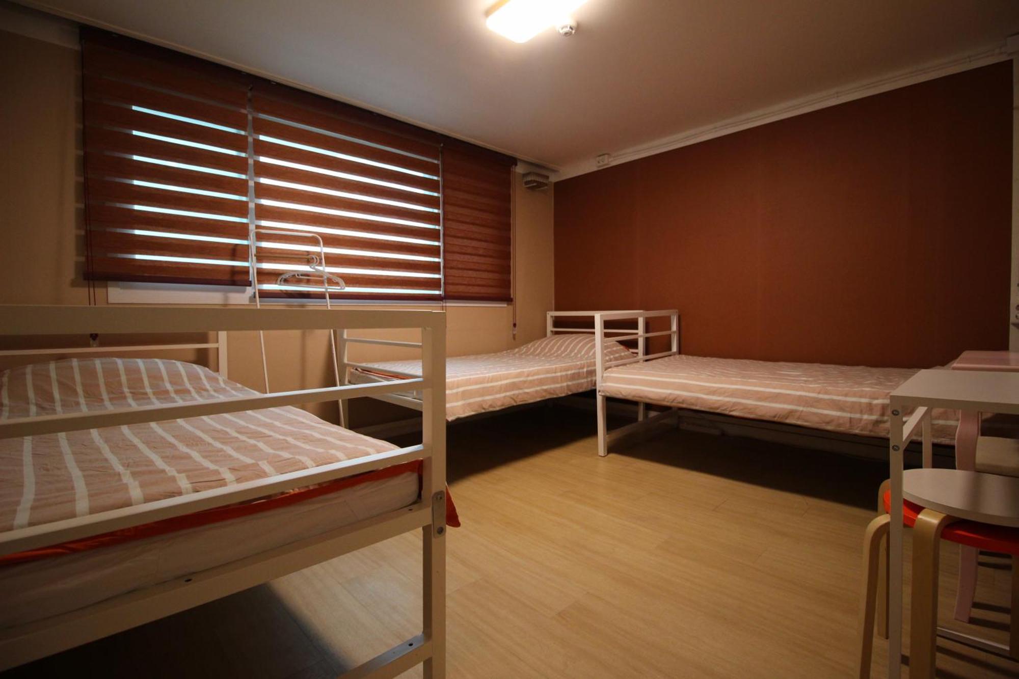 Bunk Guesthouse Hongdae Сеул Номер фото