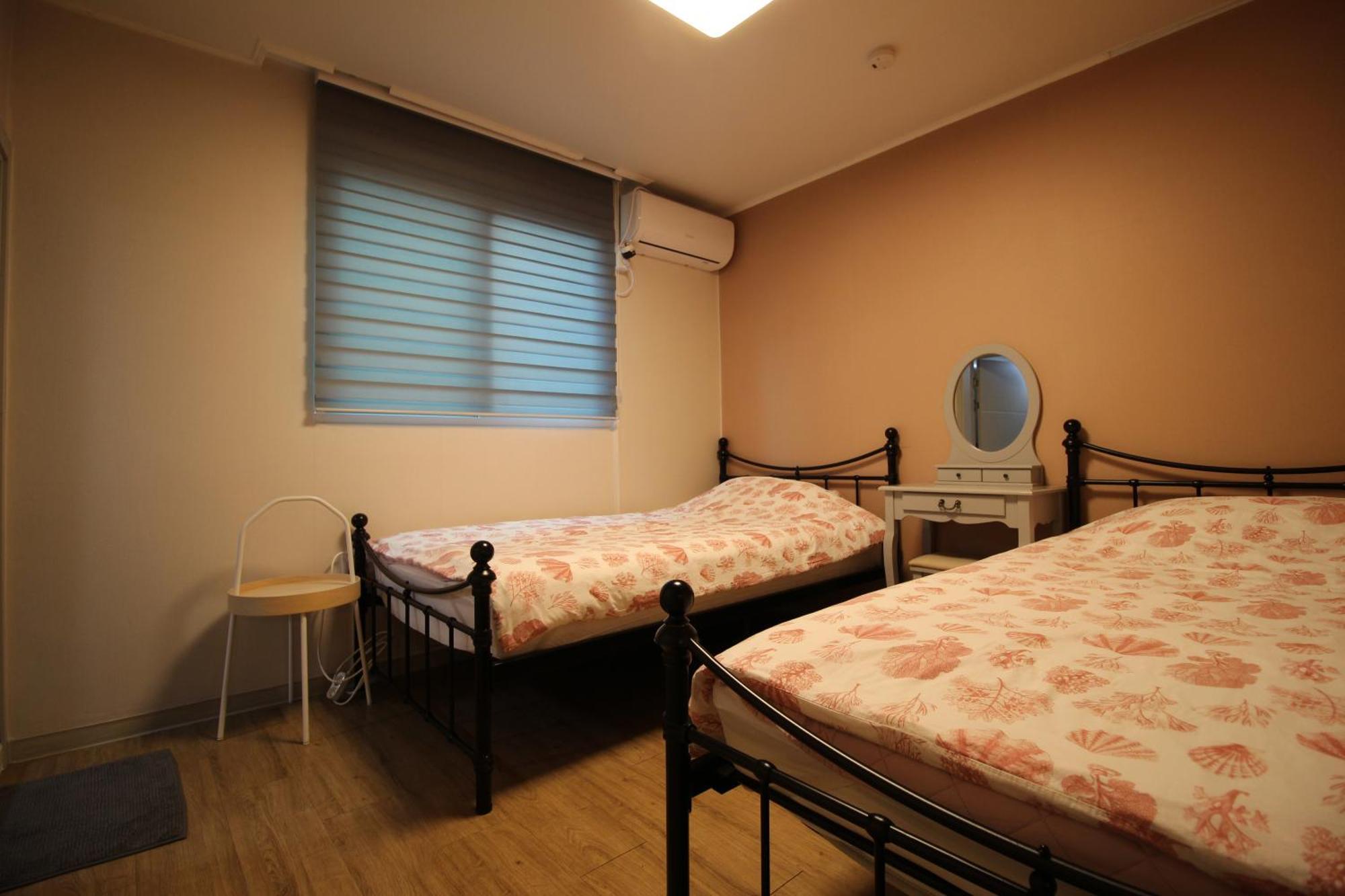 Bunk Guesthouse Hongdae Сеул Номер фото