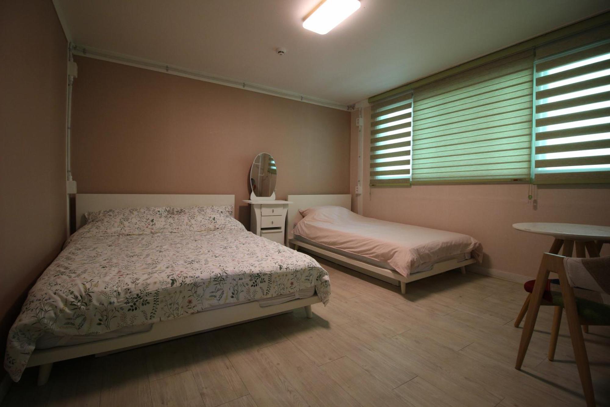 Bunk Guesthouse Hongdae Сеул Экстерьер фото