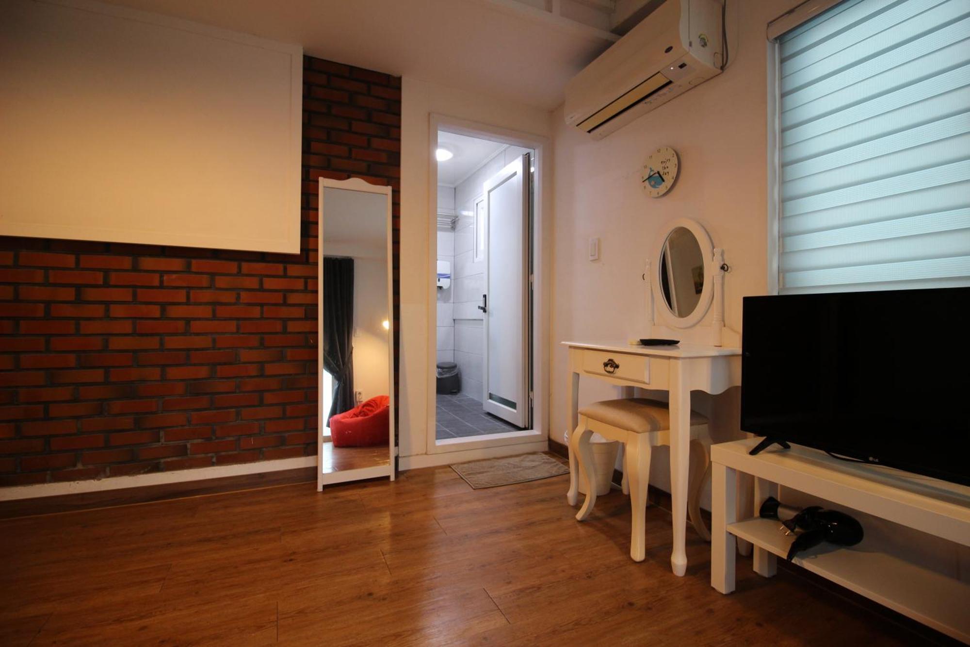 Bunk Guesthouse Hongdae Сеул Номер фото